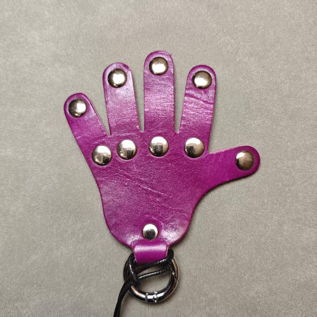 Full Grain Vegetable Tanned Leather Palm Keychain – Hand-Shaped Bag Tag