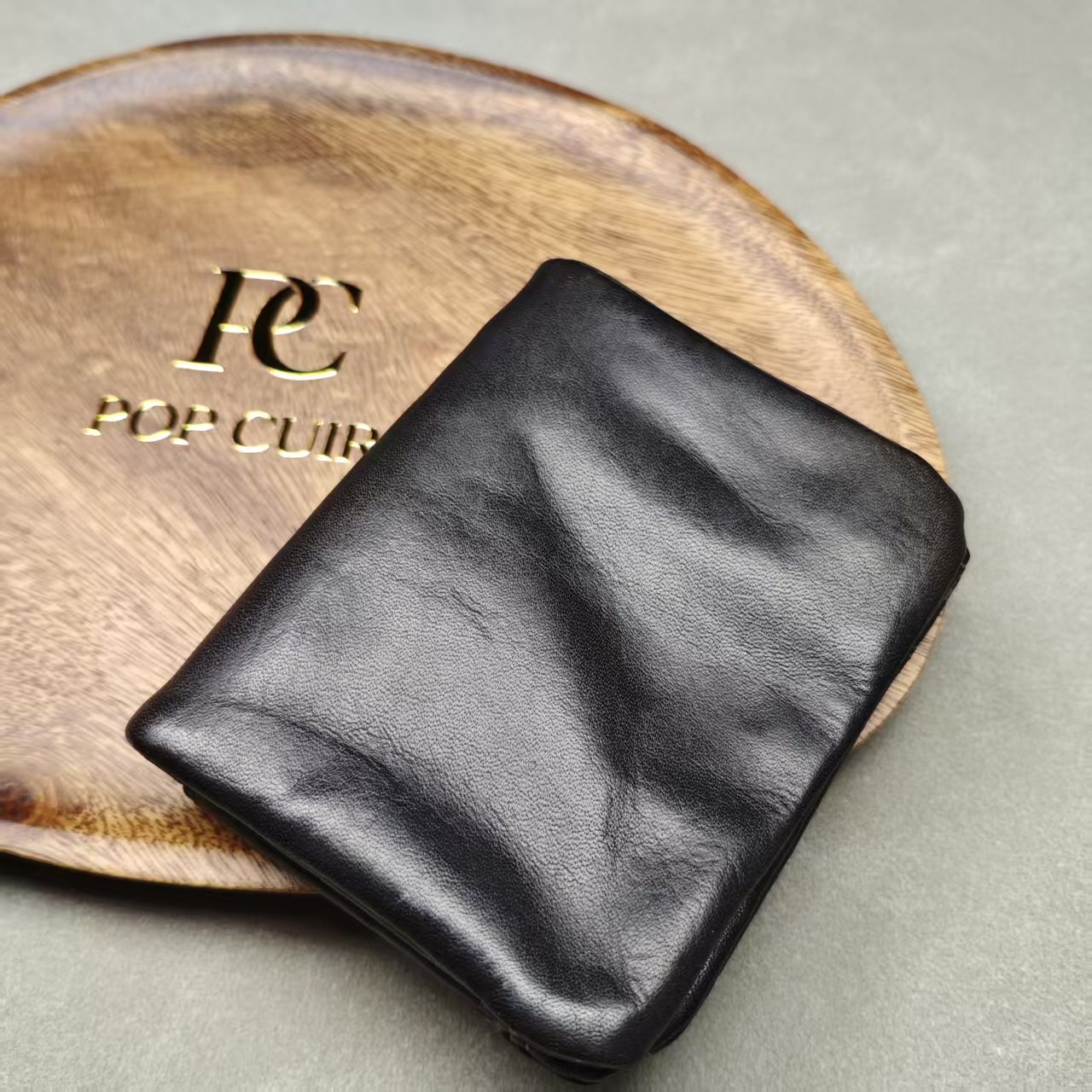 Vintage Soft Top-Grain Leather Bifold Wallet with Zipper