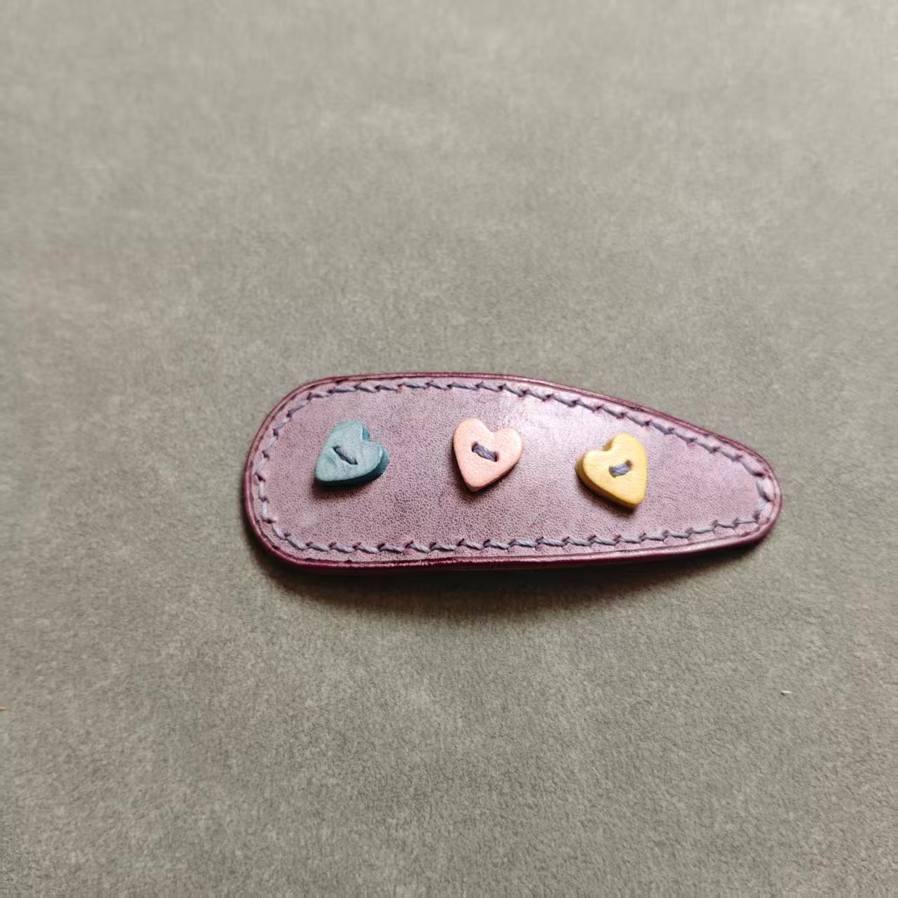 Handmade Vegetable Tanned Leather Hair Clip with Heart Buttons, 8cm Boho Cowhide Snap Barrette, Genuine Leather Hair Accessory for Women and Girls-POP CUIR