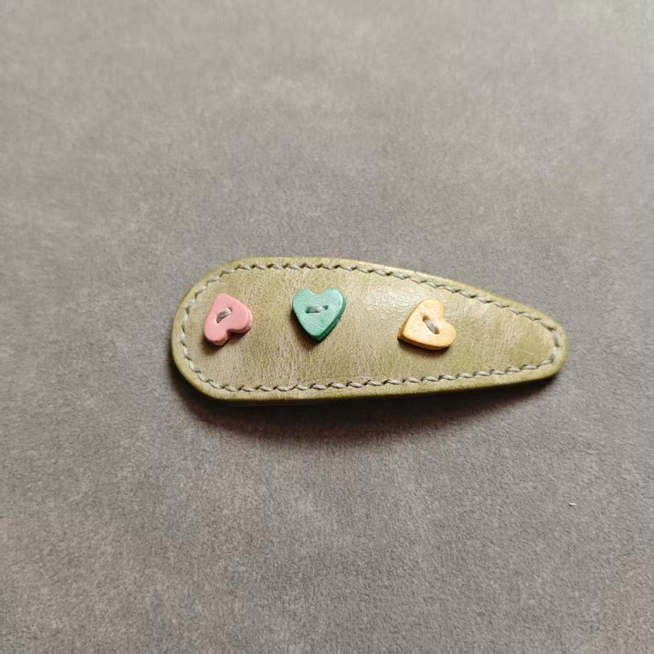 Handmade Vegetable Tanned Leather Hair Clip with Heart Buttons, 8cm Boho Cowhide Snap Barrette, Genuine Leather Hair Accessory for Women and Girls-POP CUIR