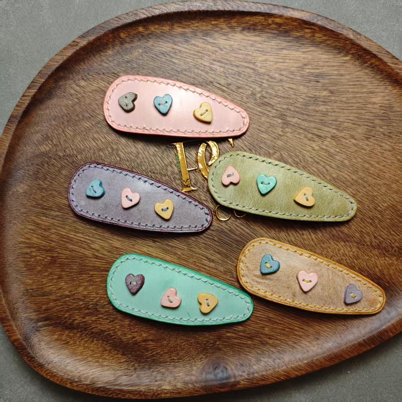 Handmade Vegetable Tanned Leather Hair Clip with Heart Buttons, 8cm Boho Cowhide Snap Barrette, Genuine Leather Hair Accessory for Women and Girls-POP CUIR
