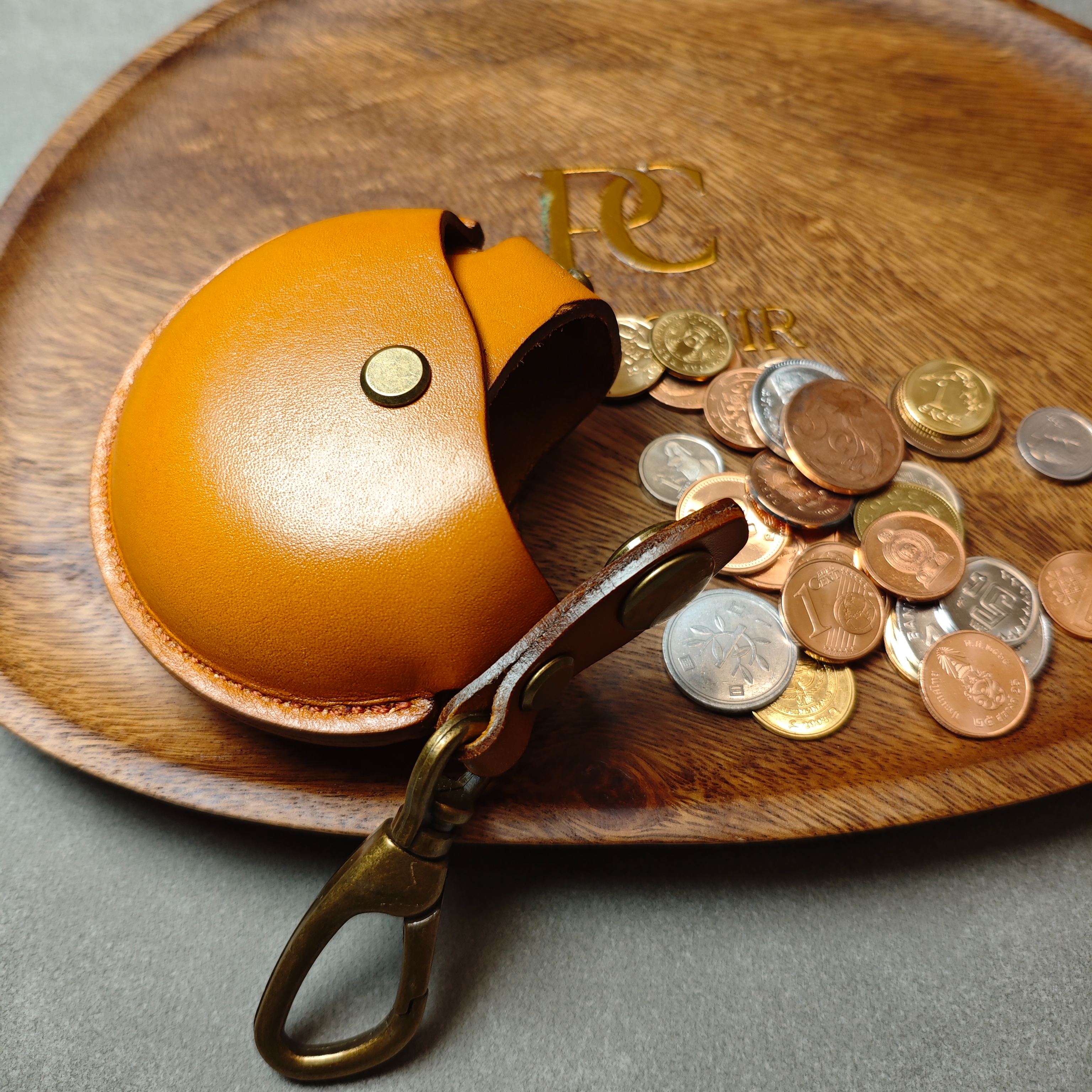 Handmade Veg-Tanned Leather AirPods Case & Coin Purse - Minimalist EDC Keychain Pouch with Solid Brass Clip-POP CUIR