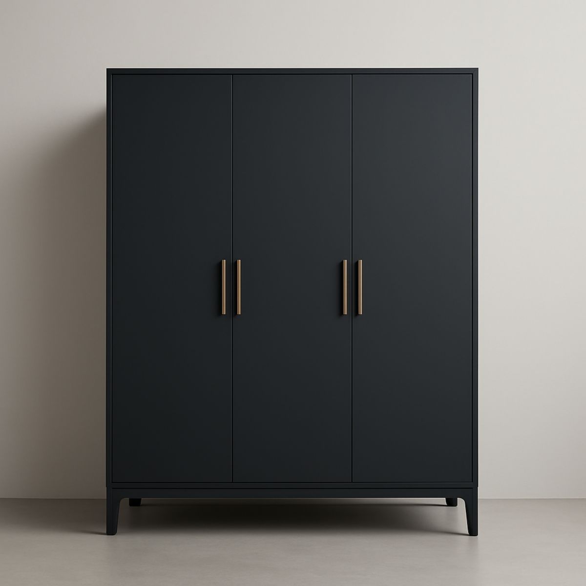 Armoire à trois portes en MDF noir avec poignées en métal