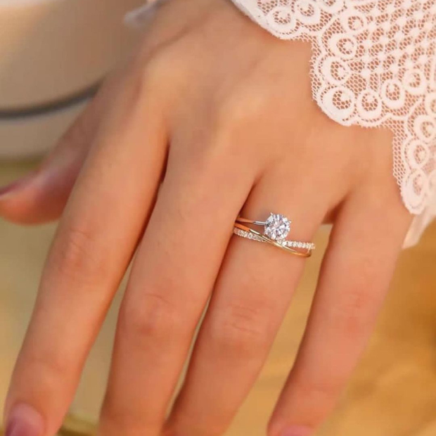 Round Cut Diamond White Yellow Gold Engagement Ring in 925 Sterling Silver