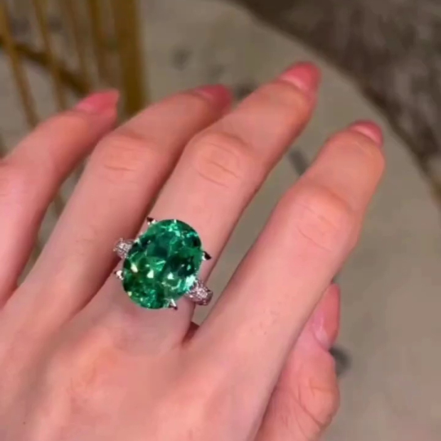 Oval Cut Emerald Green Art Deco 925 Sterling Silver Engagement Ring