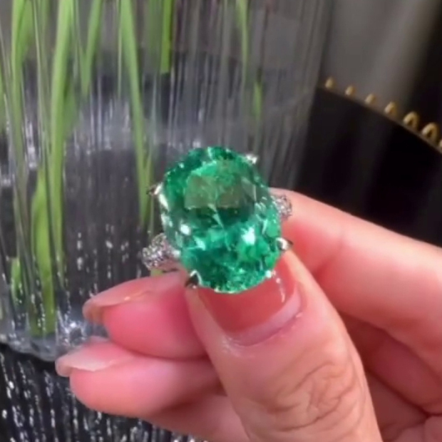 Oval Cut Emerald Green Art Deco 925 Sterling Silver Engagement Ring