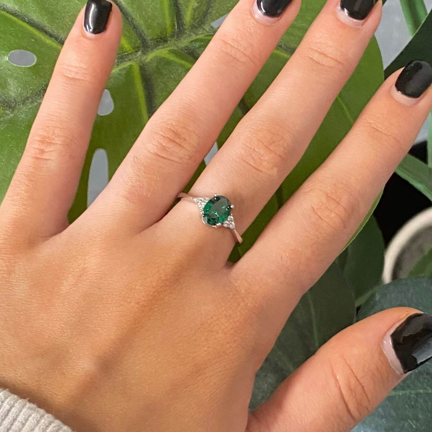 Oval Cut Emerald Green 925 Sterling Silver 3-Stone Minimalist Engagement Ring