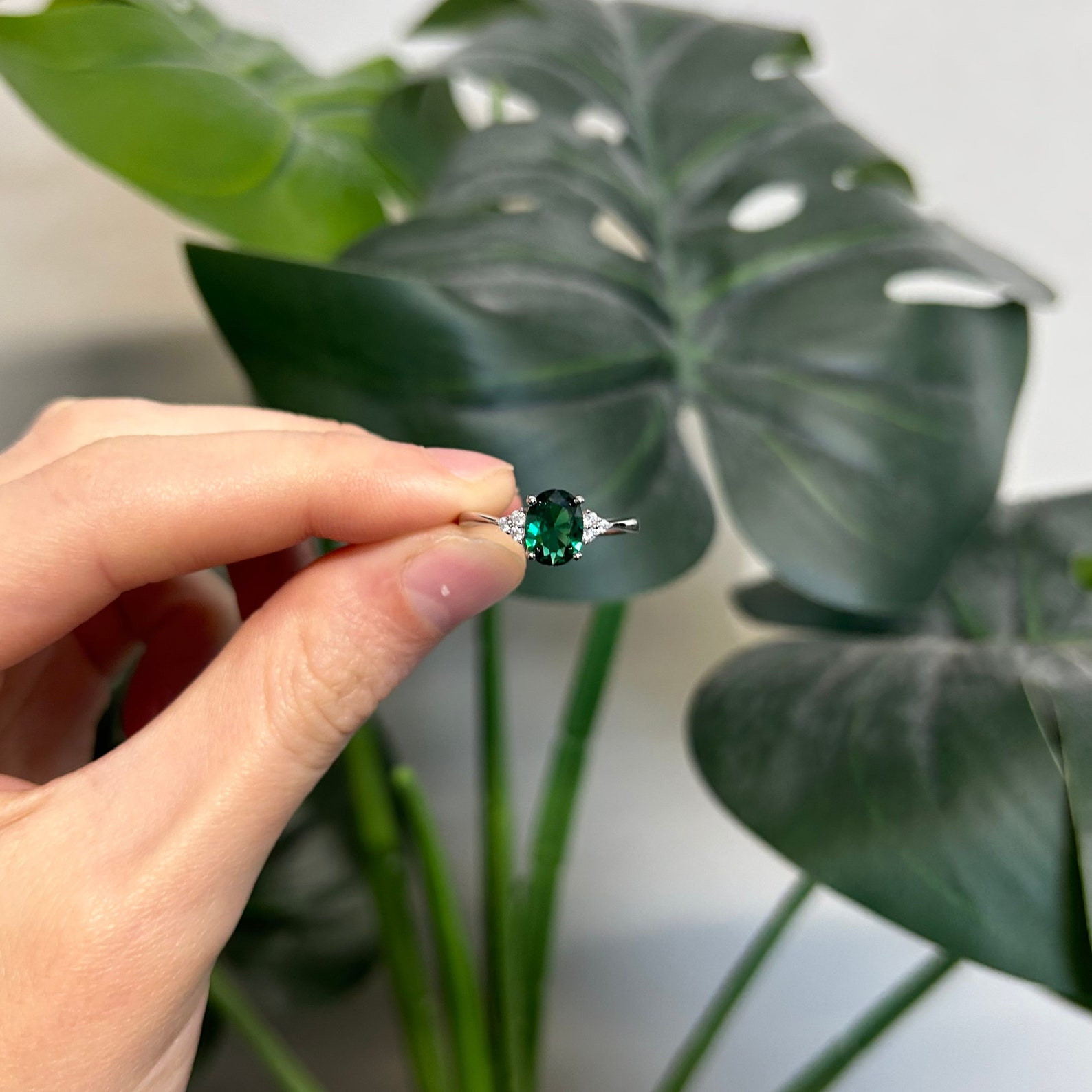 Oval Cut Emerald Green 925 Sterling Silver 3-Stone Minimalist Engagement Ring