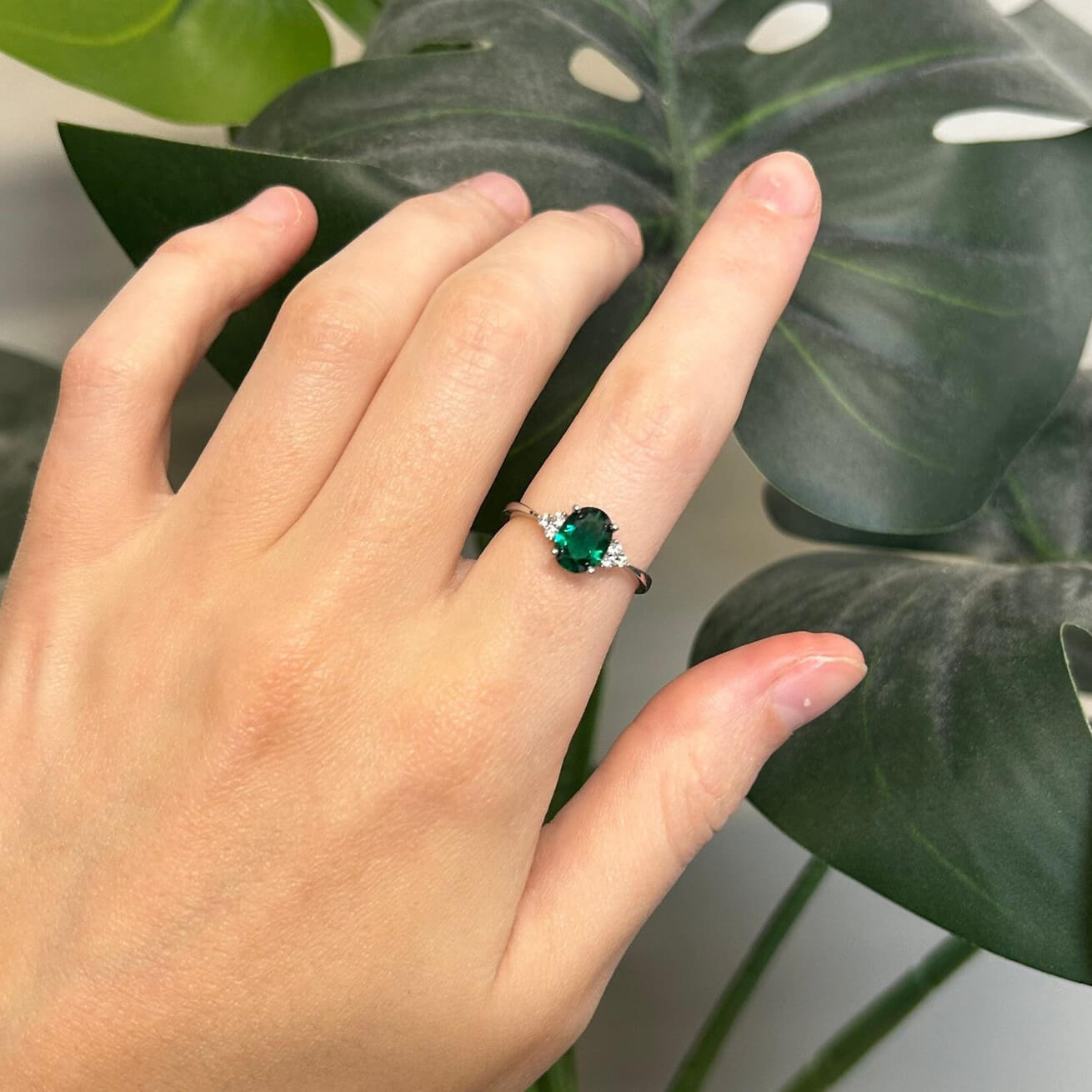 Oval Cut Emerald Green 925 Sterling Silver 3-Stone Minimalist Engagement Ring