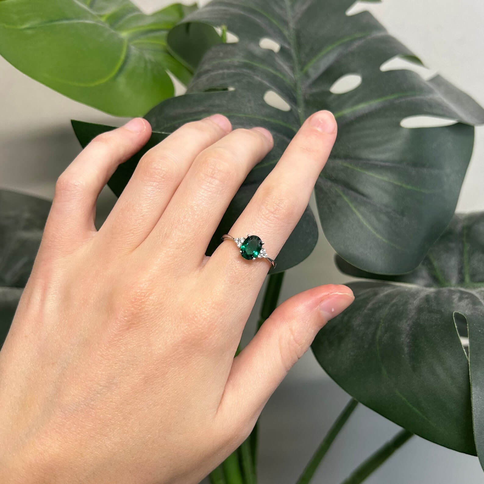 Oval Cut Emerald Green 925 Sterling Silver 3-Stone Minimalist Engagement Ring