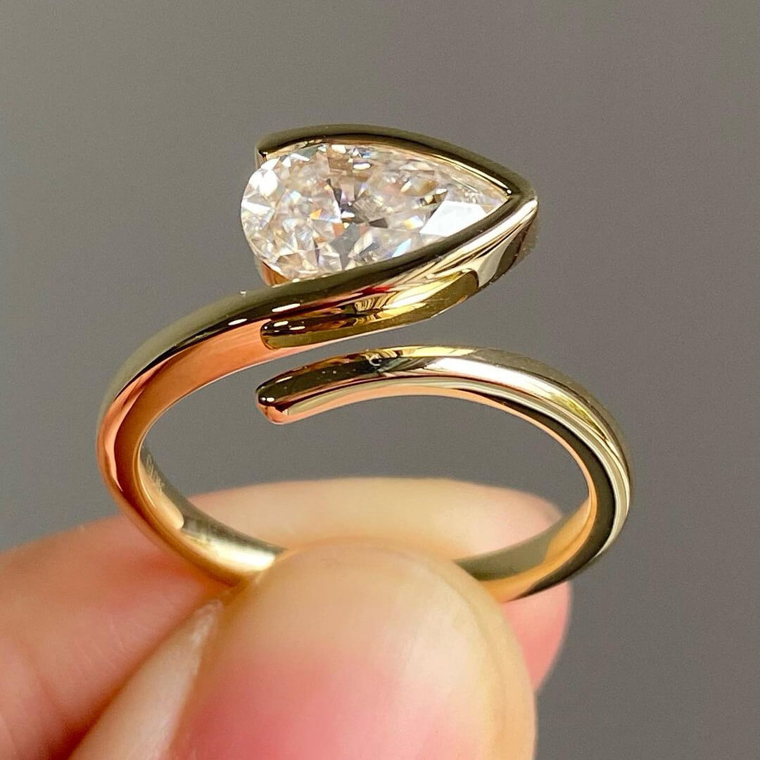 Pear Cut Diamond White 925 Sterling Silver Yellow Gold Art Deco Solitaire Engagement Ring