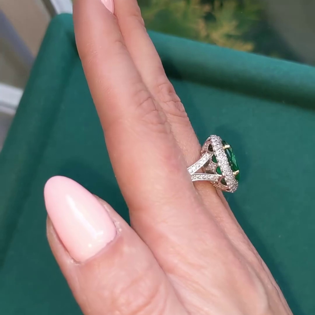 Oval Cut Emerald Green 925 Sterling Silver Halo Engagement Ring