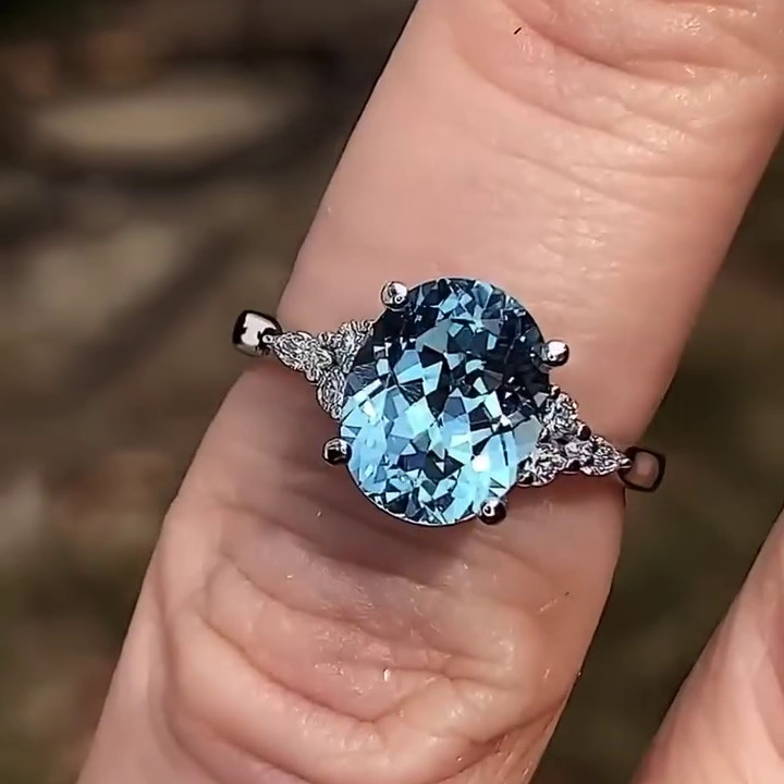 oval-cut-aquamarine-blue-sterling-silver-engagement-ring-10eg1568.html