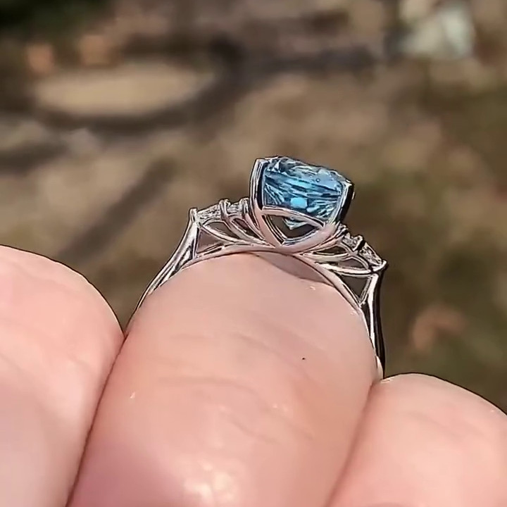 oval-cut-aquamarine-blue-sterling-silver-engagement-ring-10eg1568.html