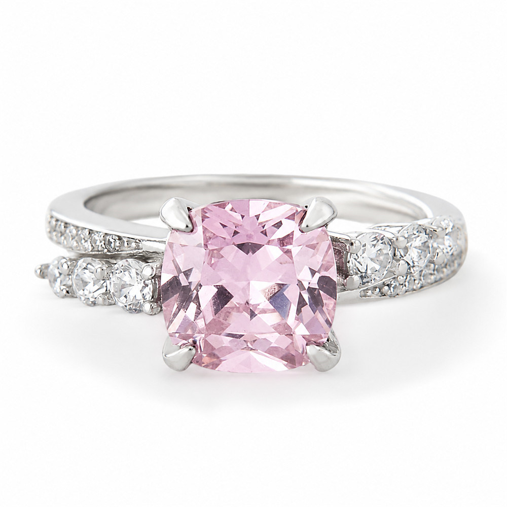 Anello di fidanzamento in argento sterling con taglio cuscino fancy pink