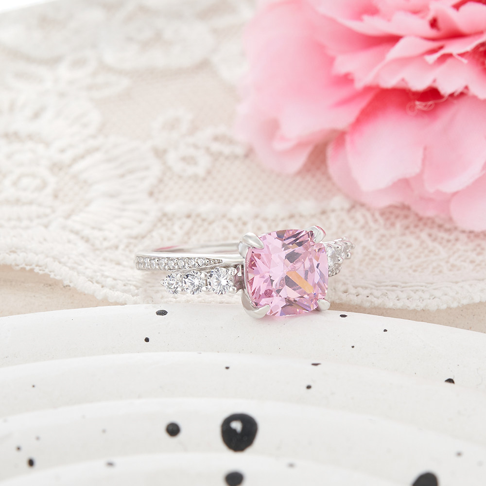 Anello di fidanzamento in argento sterling con taglio cuscino e rosa fancy