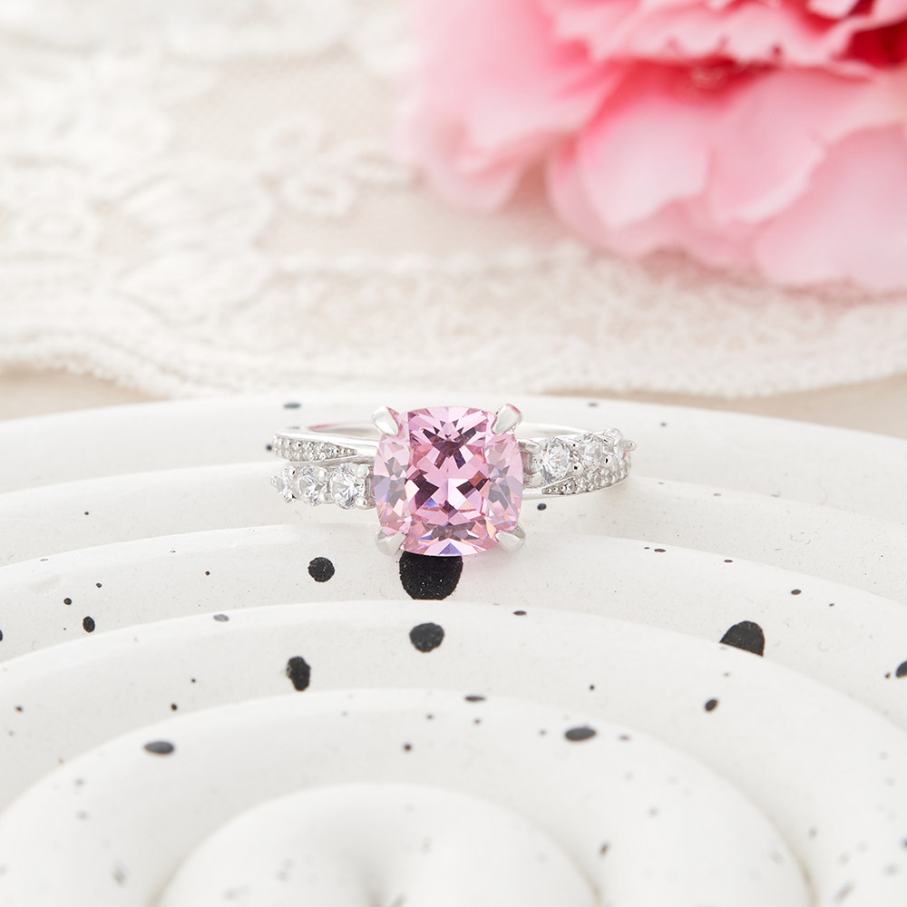 Anello di fidanzamento in argento sterling con taglio cuscino e rosa fancy