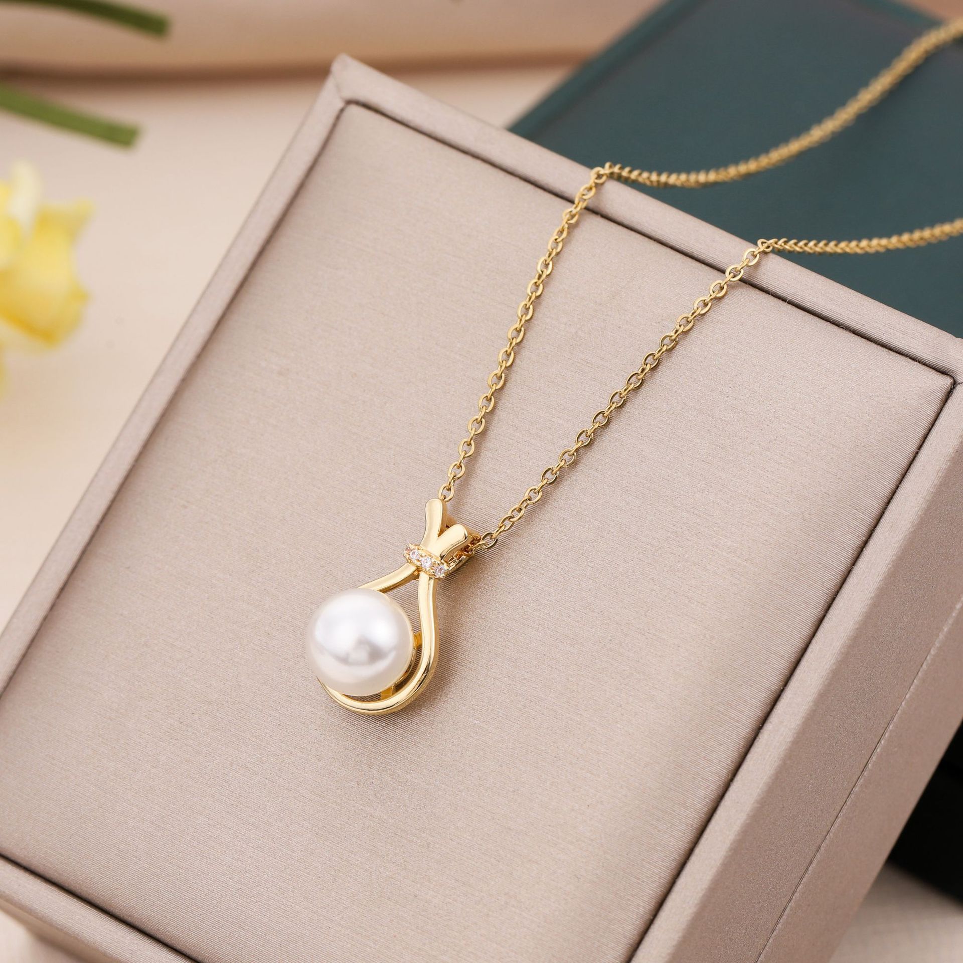 Titanium Steel Round White Pearl Necklace