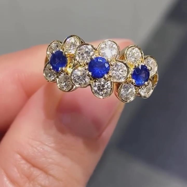Vintage Round Cut Sapphire Blue 925 Sterling Silver Yellow Gold Flower Women's Band