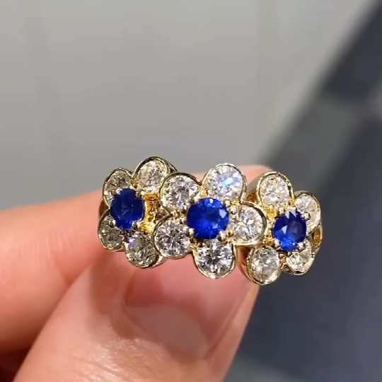 Vintage Round Cut Sapphire Blue 925 Sterling Silver Yellow Gold Flower Women's Band