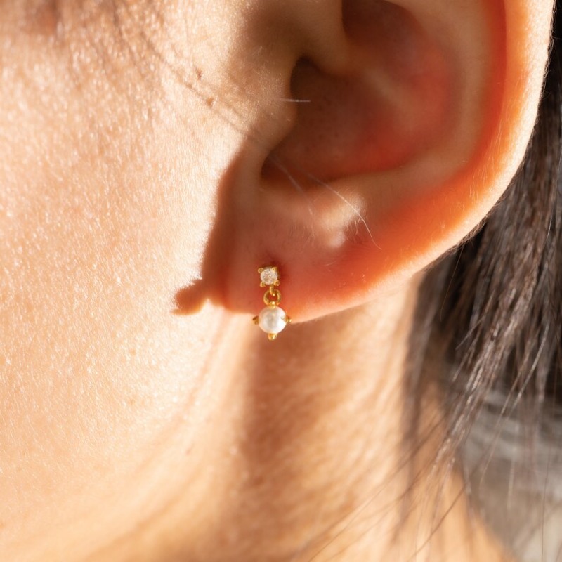 Elegant 925 Sterling Silver Pearl & Diamond Stud Earrings