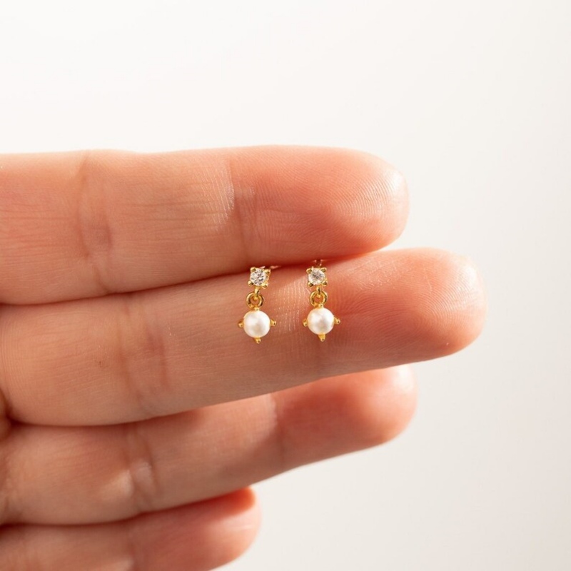 Elegant 925 Sterling Silver Pearl & Diamond Stud Earrings
