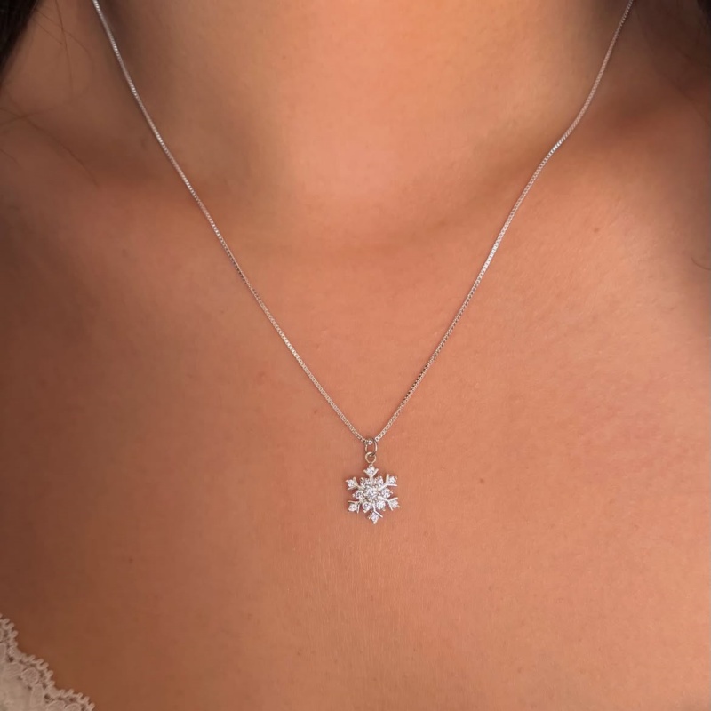 Elegant Diamond White 925 Sterling Silver Snowflake Pendant Necklace