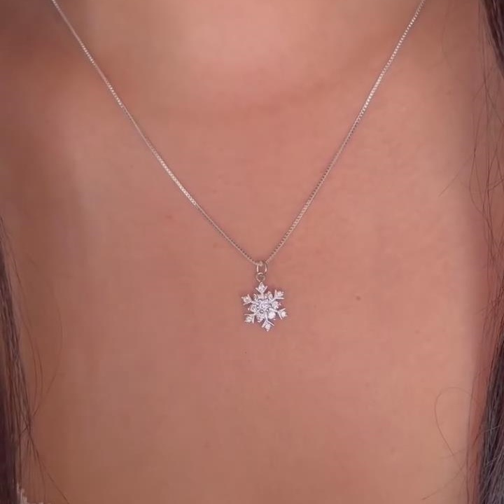 Elegant Diamond White 925 Sterling Silver Snowflake Pendant Necklace
