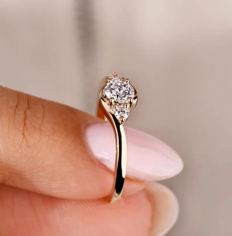 Runder Diamant mit Brillantschliff, Weiß-Gelbgold, 925 Sterling Silber, Drei-Steine-Verlobungsring