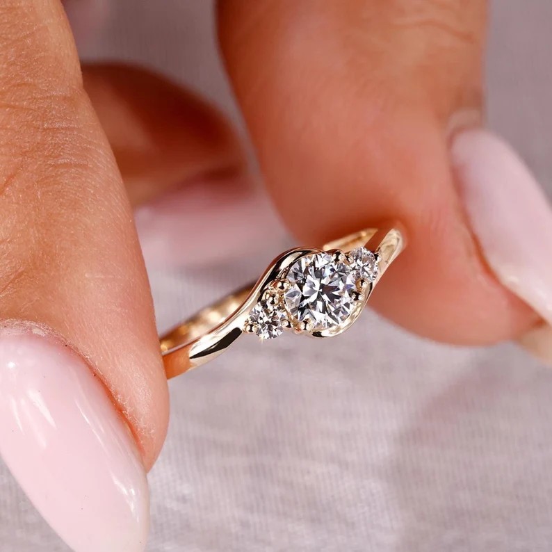 Runder Diamant mit Brillantschliff, Weiß-Gelbgold, 925 Sterling Silber, Verlobungsring mit drei Steinen