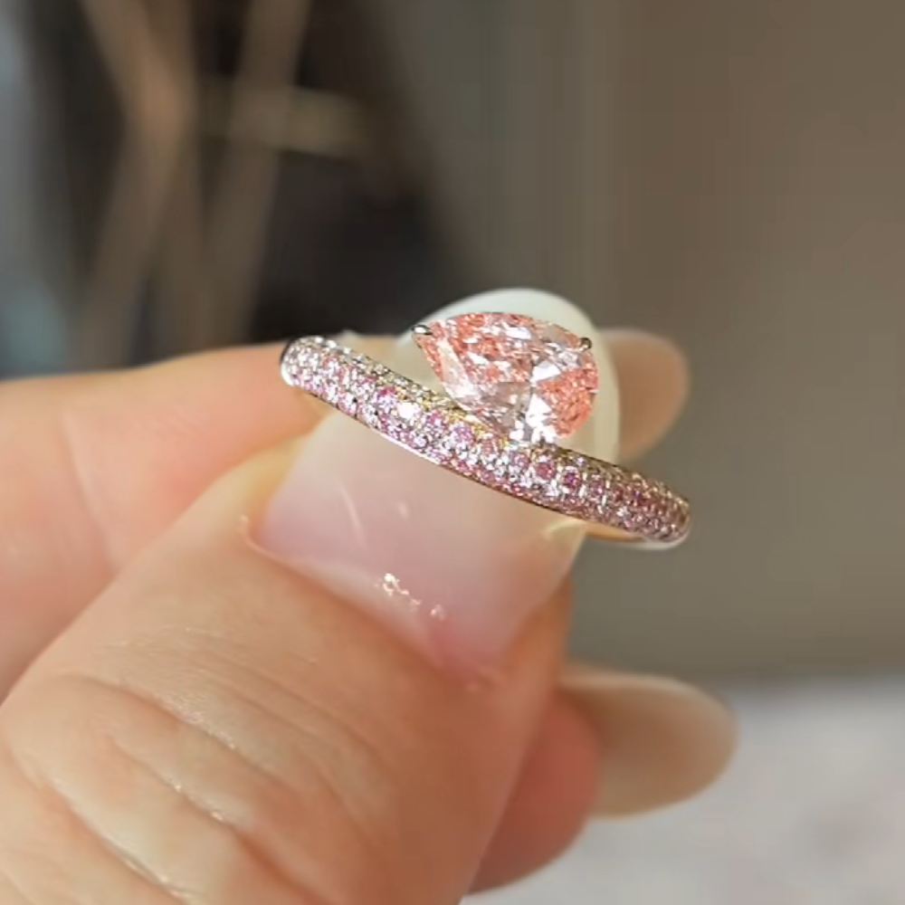 Anillo de compromiso Art Déco de oro rosa elegante y plata de ley con corte en forma de pera