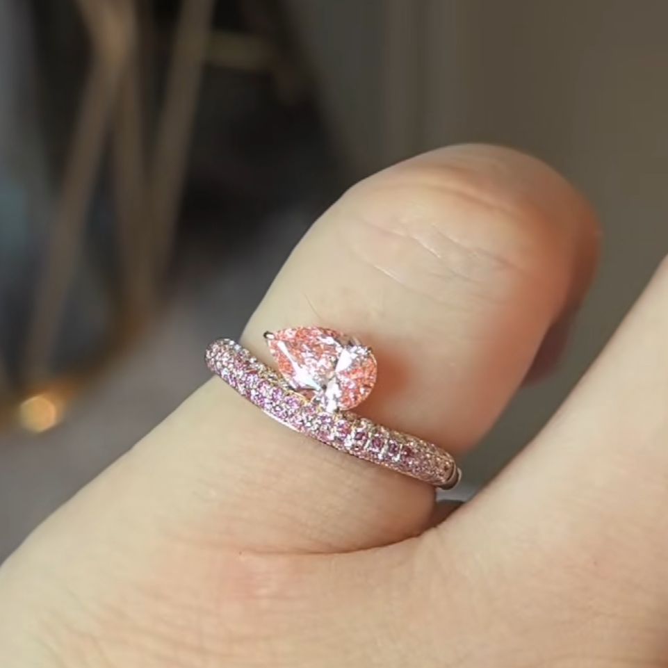 Anillo de compromiso Art Déco de oro rosa elegante y plata de ley con corte en forma de pera