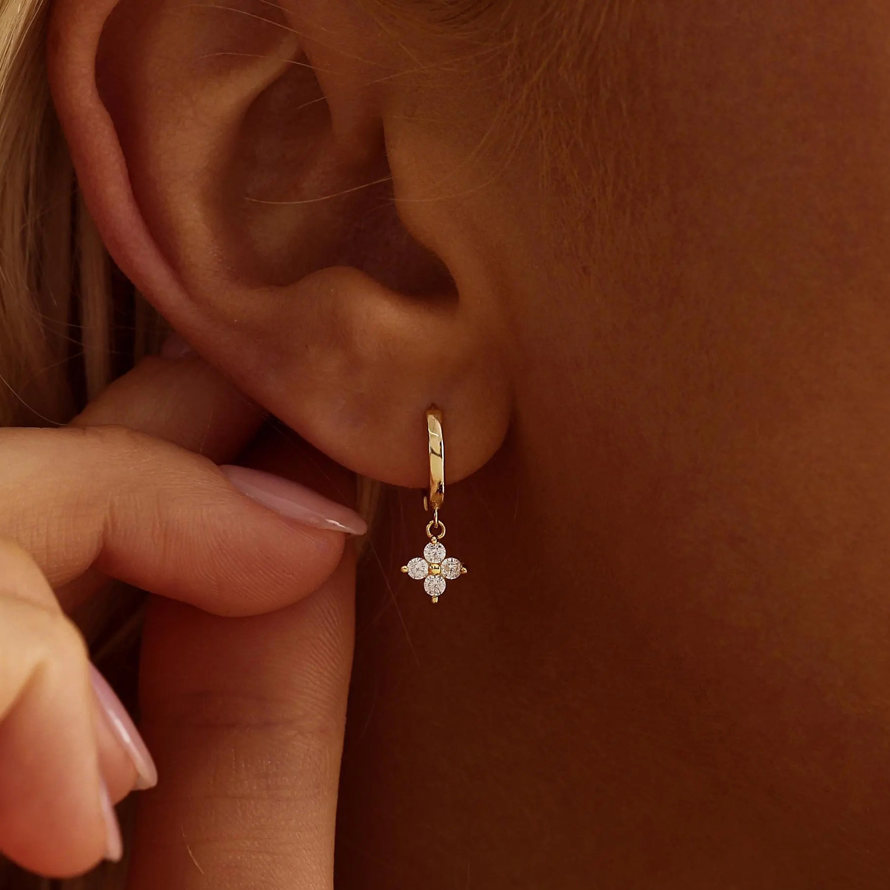 Minimalist Flower Huggie Hoop Earrings 925 Sterling Silver Diamond White Drop Earrings