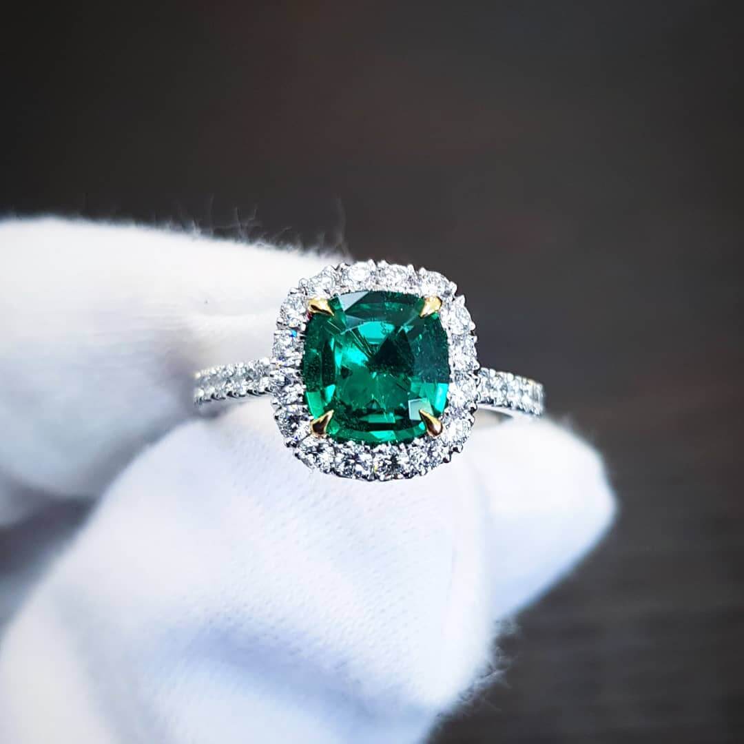 Cushion Cut Emerald Green 925 Sterling Silver Halo Engagement Ring