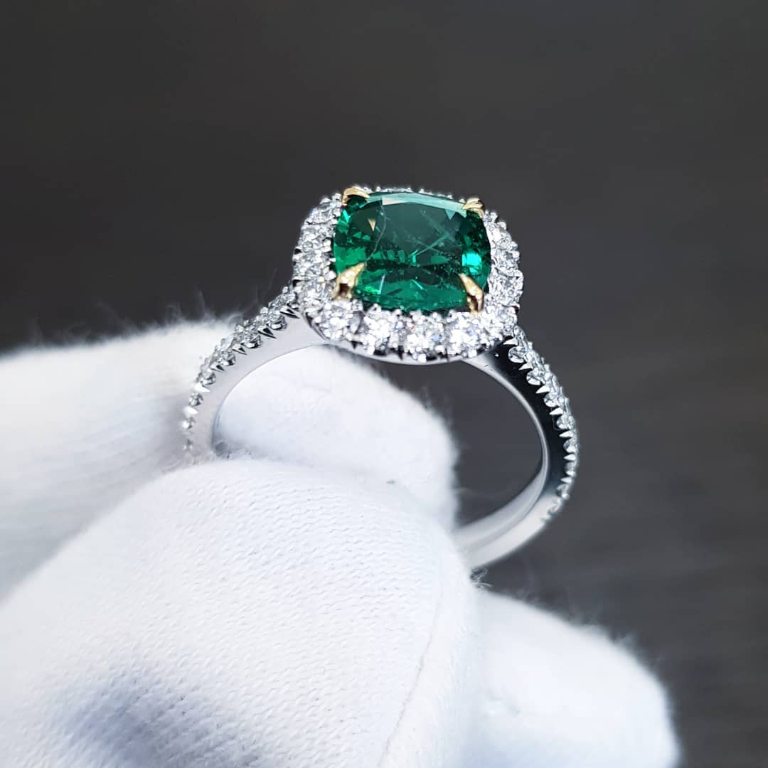 Cushion Cut Emerald Green 925 Sterling Silver Halo Engagement Ring