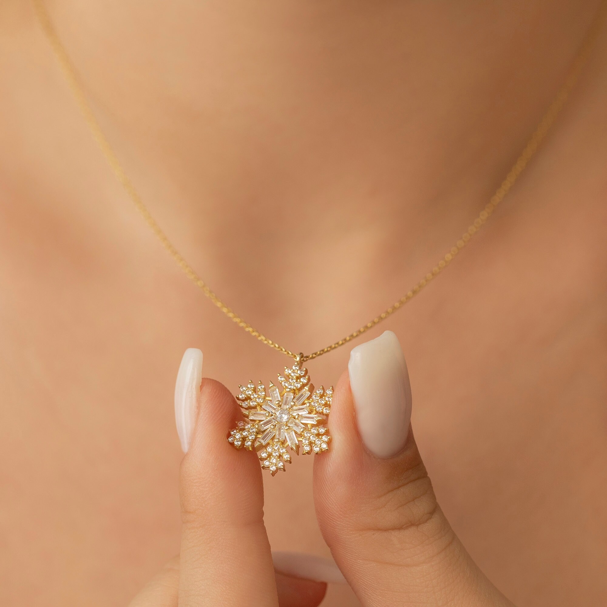 Round Cut Diamond White 925 Sterling Silver Dainty Snowflake Pendant Necklace