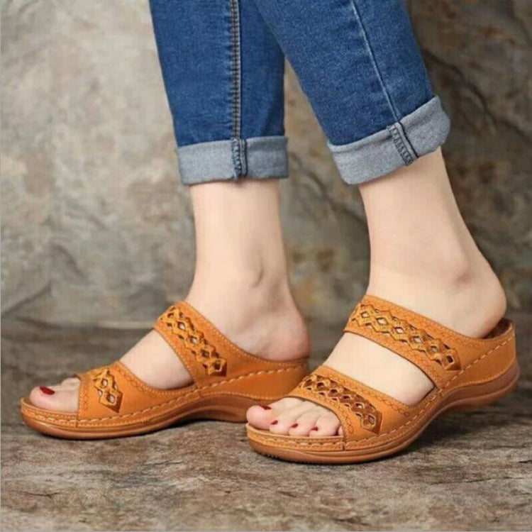 Ladies Cutout Flat Casual Slippers