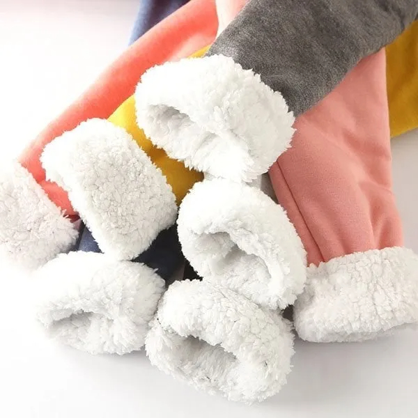 Women Can’t Get Enough of This Cozy Cashmere Sweatshirt