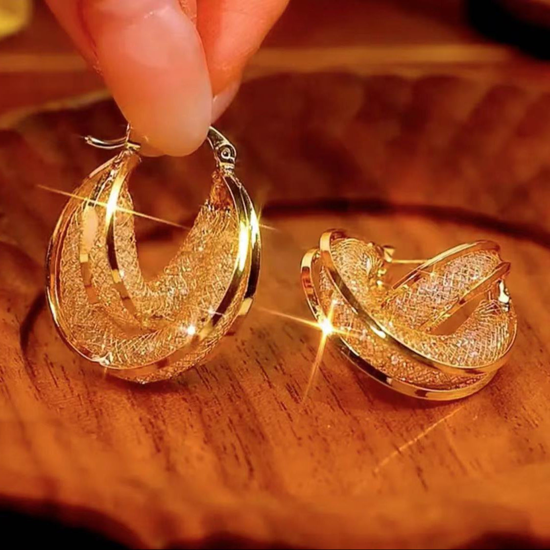 Wysoki design i dostępny luksus: owalne kolczyki ze srebra próby 925