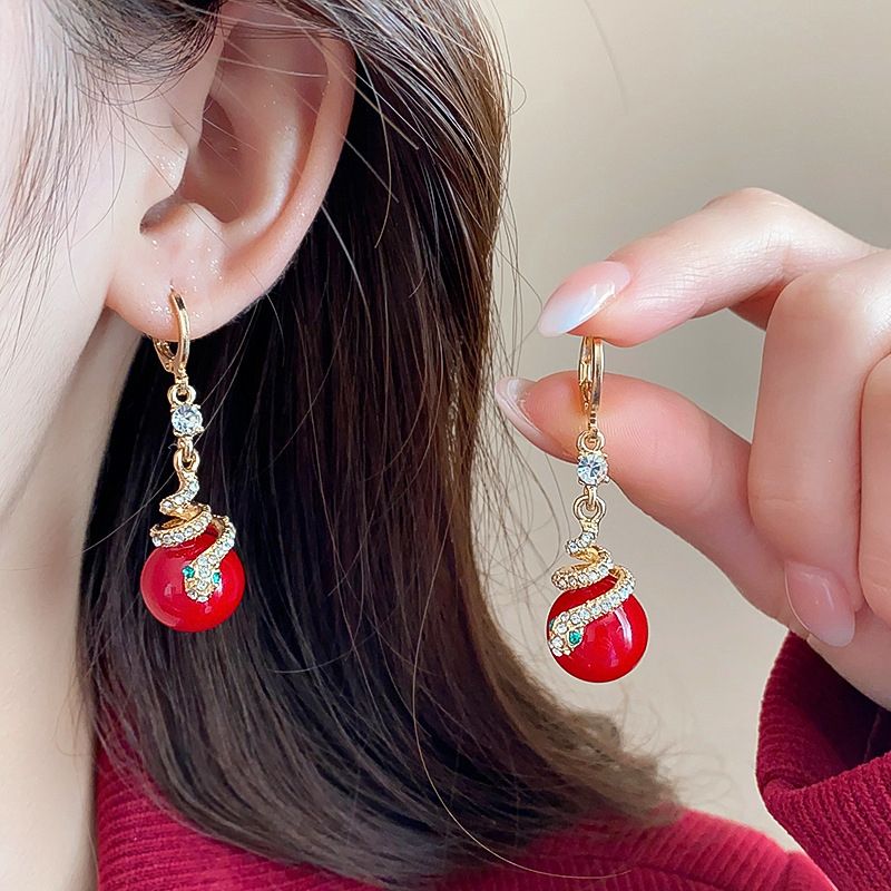 ✨ Позлатени обеци със змиевидни перли – новогодишен подарък