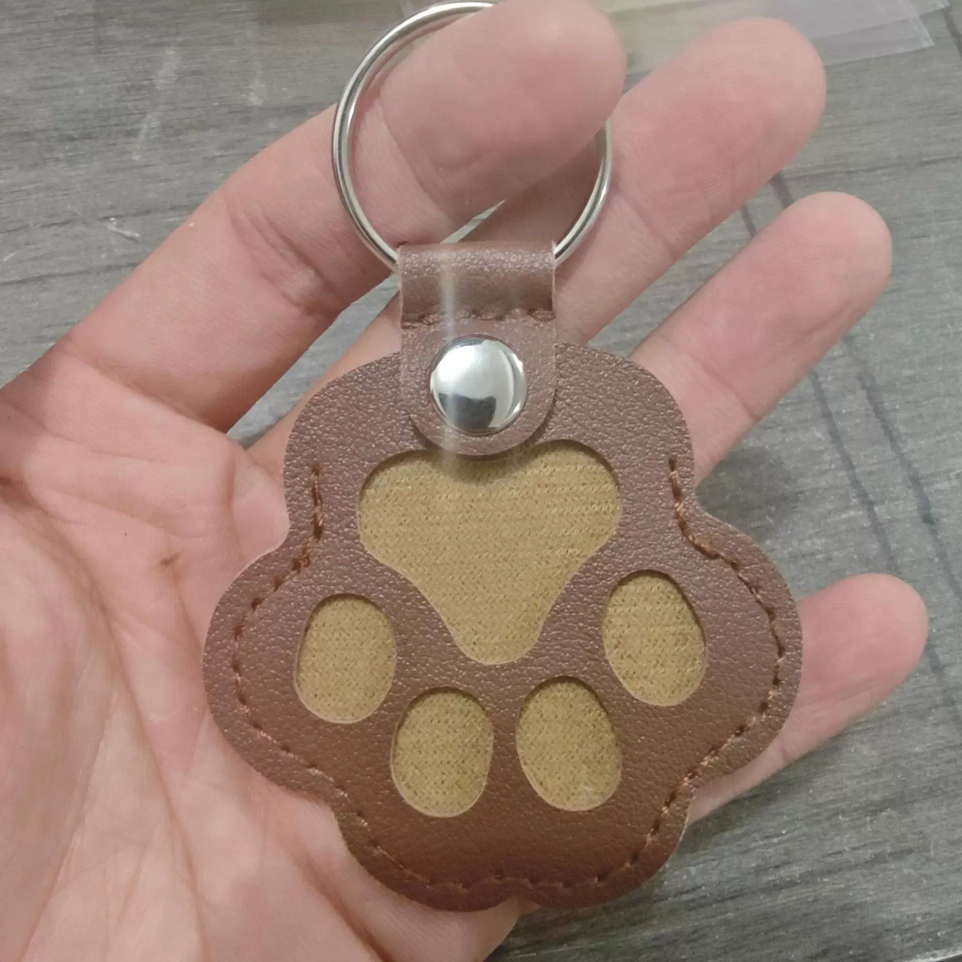 🐾 Bőr kulcstartó állati mancs formában – mindig magadnál tarthatod őket 💕🔑