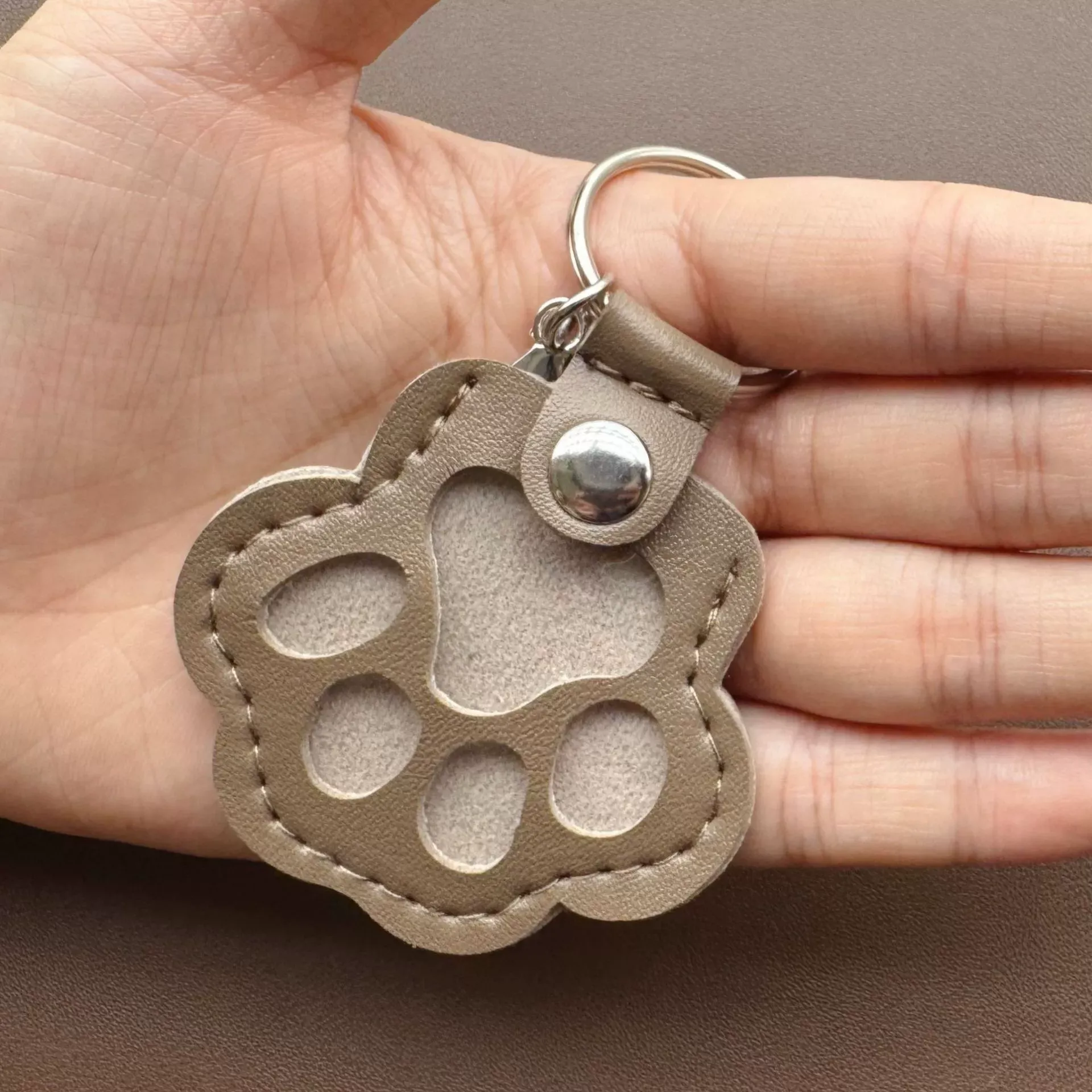 🐾 Bőr kulcstartó állati mancs formában – mindig magadnál tarthatod őket 💕🔑