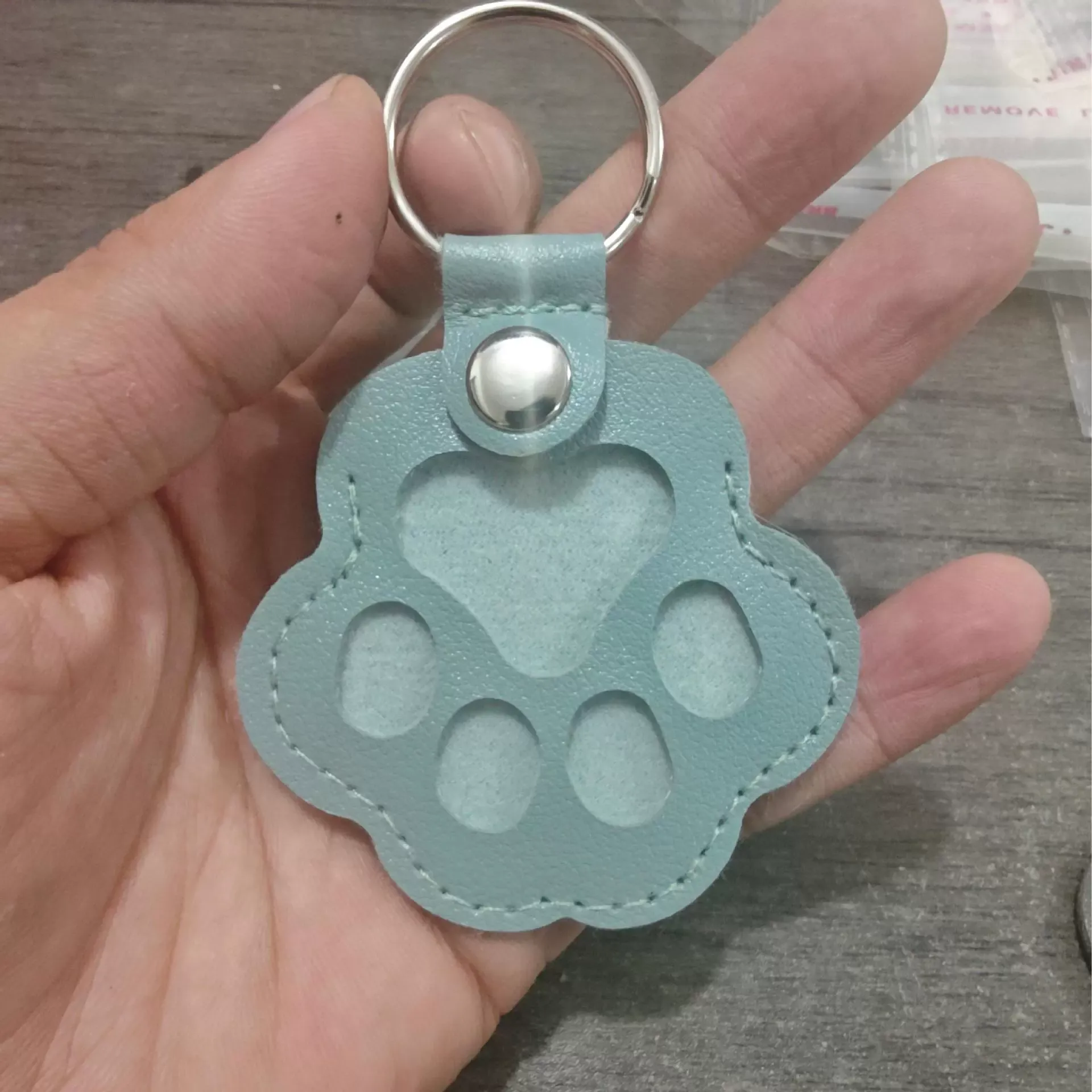 🐾 Bőr kulcstartó állati mancs formában – mindig magadnál tarthatod őket 💕🔑