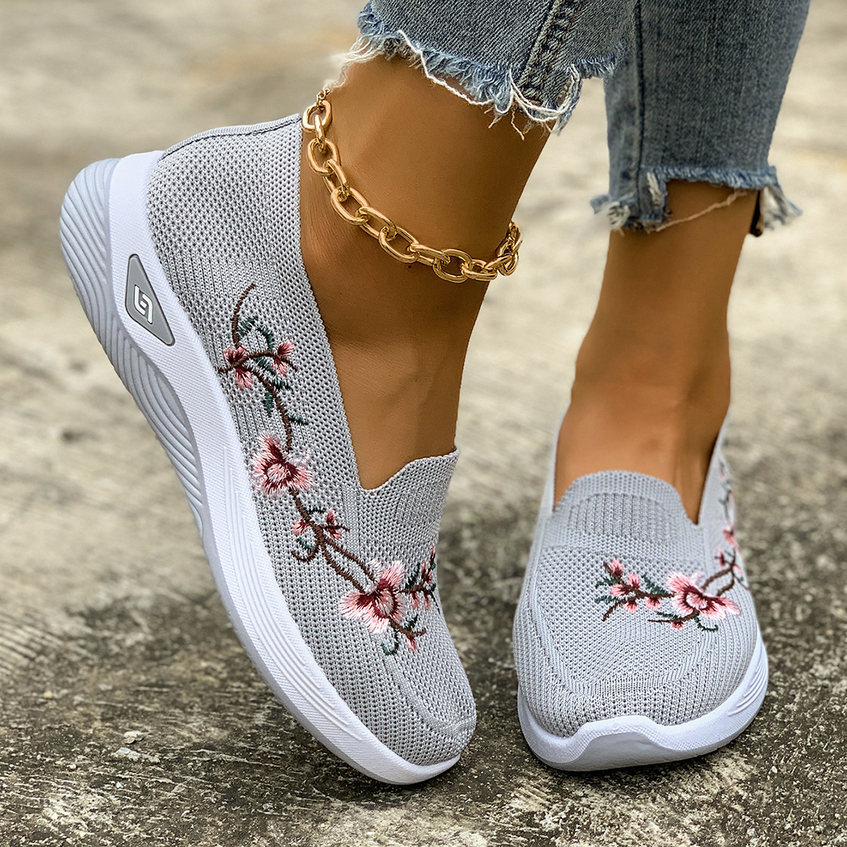 🔥Last day of sale! 30% off!🔥 Women's embroidered, breathable knitted casual shoes