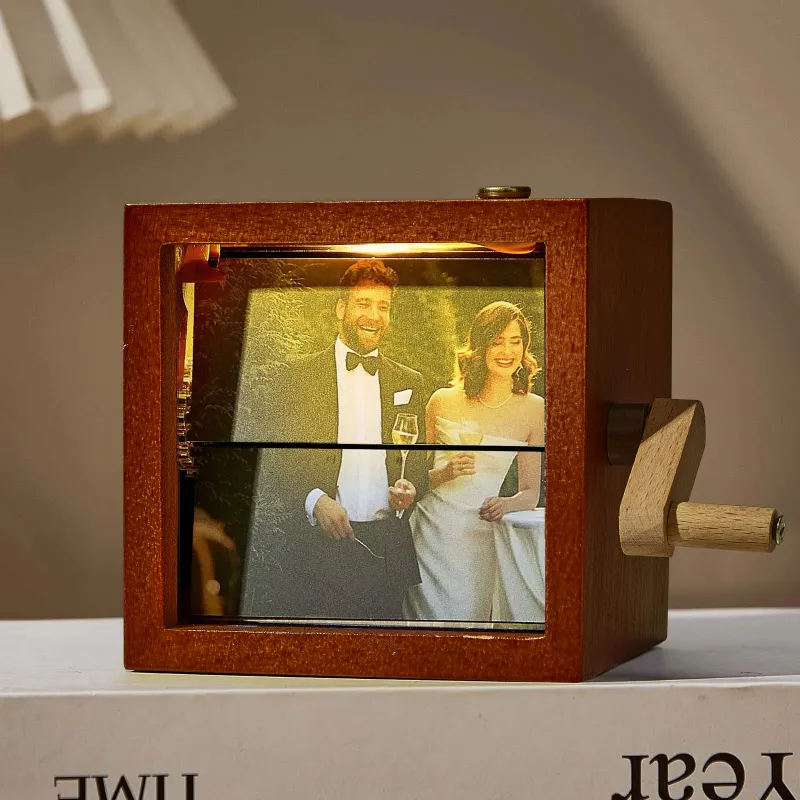 Custom-made photo flip animation machine, mechanical hand-cranked flip book photo album, with lighting, made of black walnut wood, perfect for anniversary gifts.