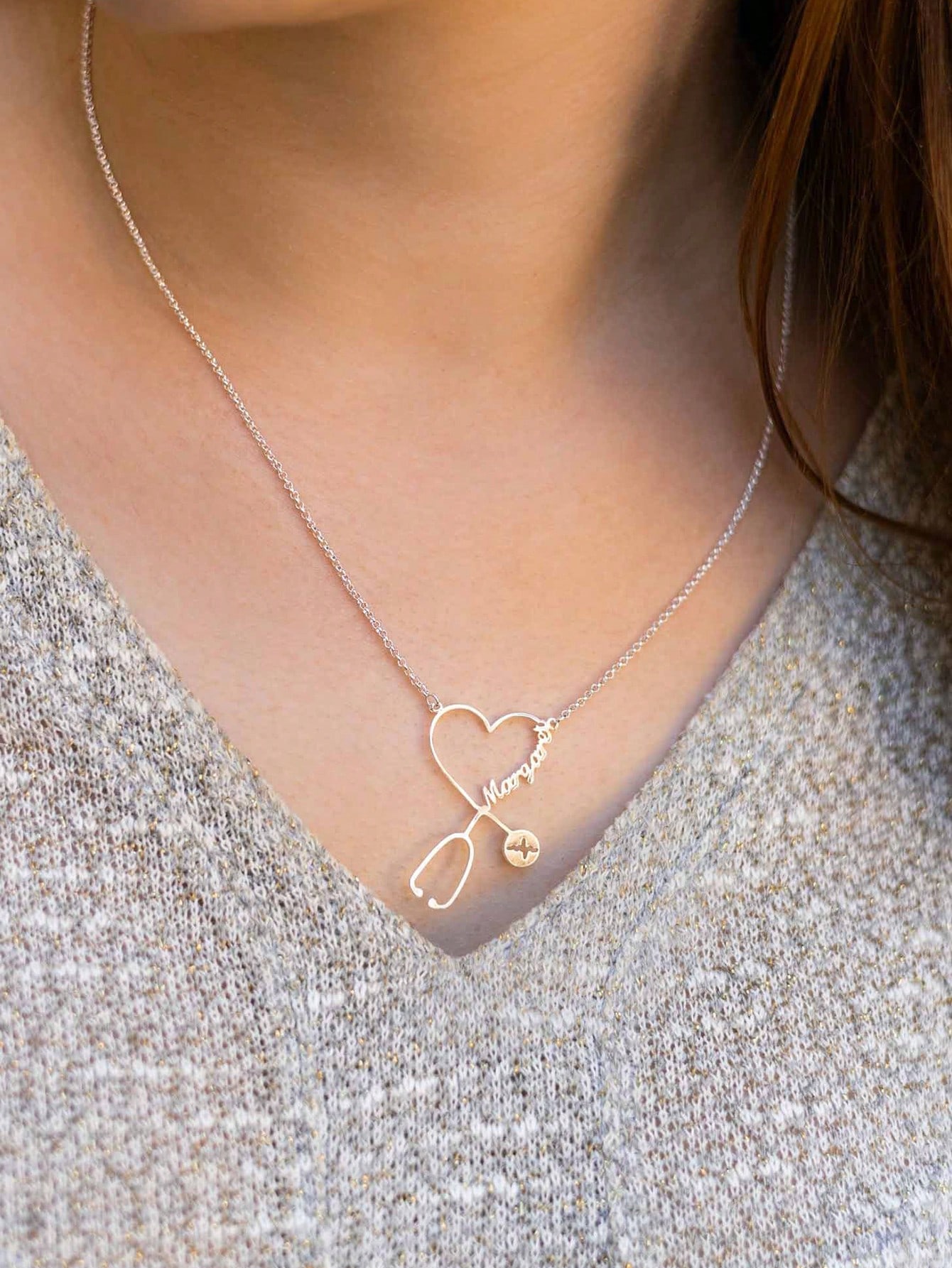 1 Piece Custom Heart Stethoscope Name Necklace, specially designed for female medical workers, personalized custom doctor name badge brooch, unique nurse necklace, stainless steel jewelry, doctor identity emblem, gift for medical staff