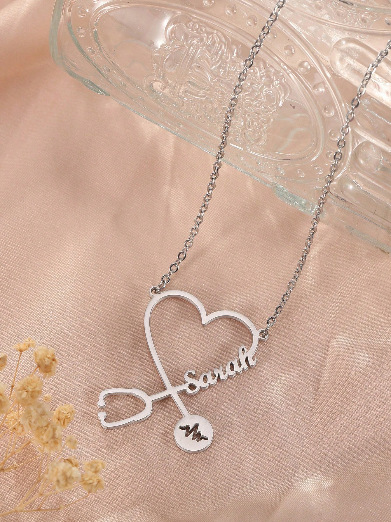 1 Piece Custom Heart Stethoscope Name Necklace, specially designed for female medical workers, personalized custom doctor name badge brooch, unique nurse necklace, stainless steel jewelry, doctor identity emblem, gift for medical staff