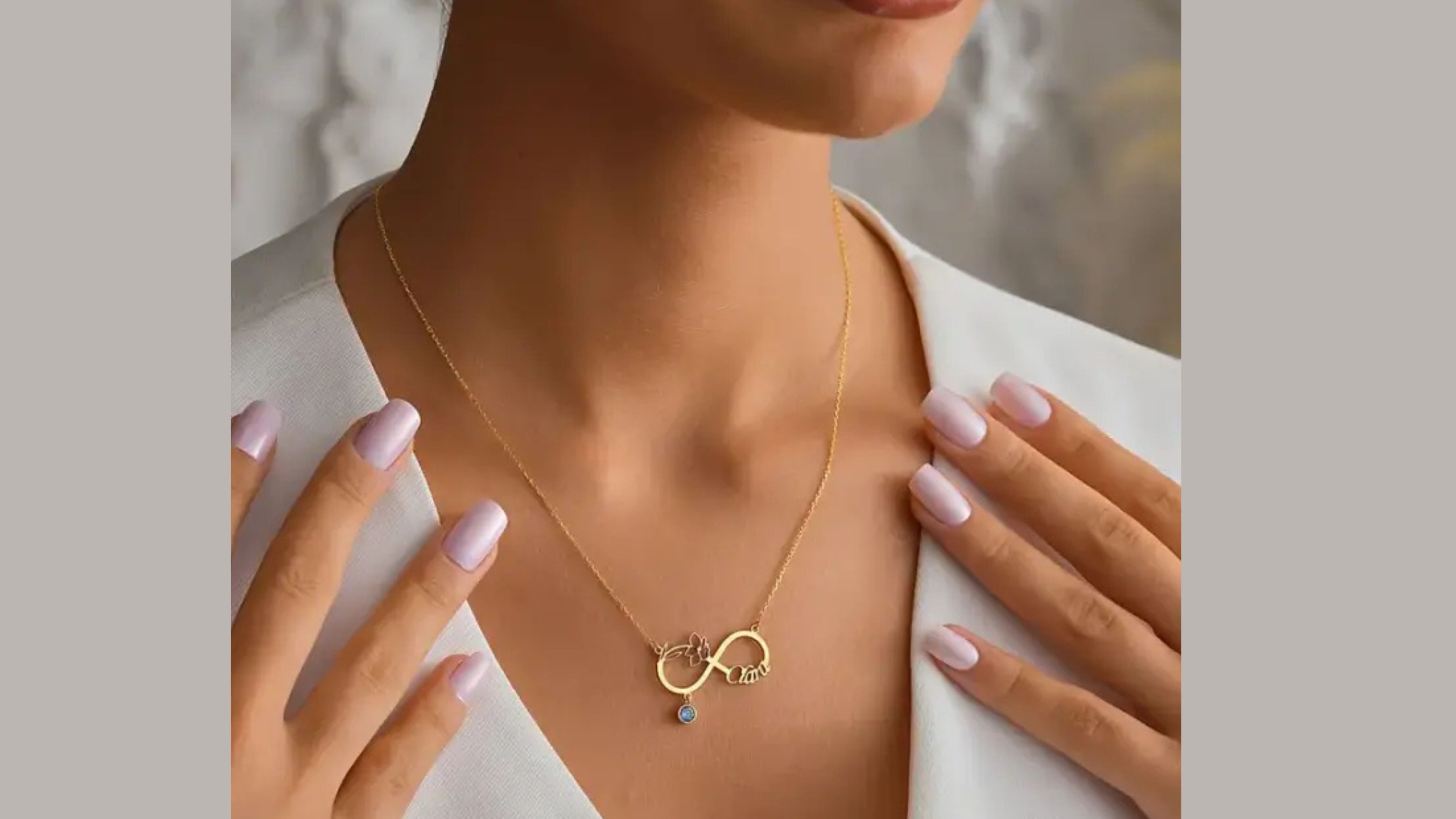 Personalized necklace with a gemstone wearing