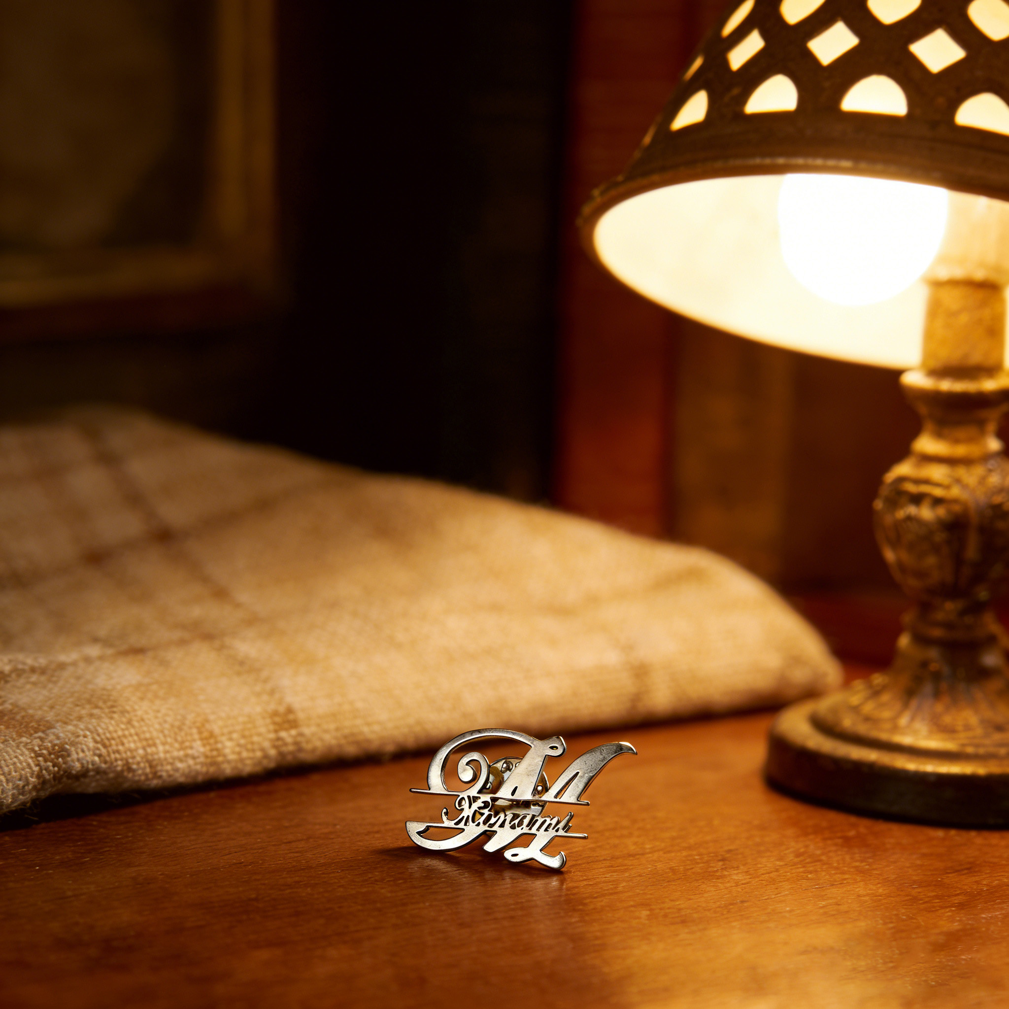 Custom Personalized Company Logo Name Lapel Pin School Badge Relief Brooch Souvenir Business Gifts 