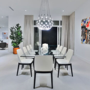 Vase Crosswinds 12″ avec orchidées blanches